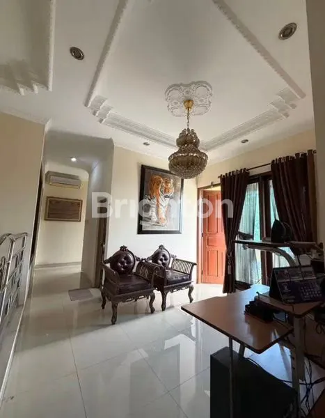 image RUMAH 2 LANTAI 200/221 M² SHM DI CLUSTER GEORGIO, KOTA WISATA (2)