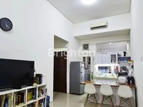 image RUMAH DI BINTARO CUMA 1 MILYAR, DAPAT BONUS 3 AC + DEKAT STASIUN & BEBAS BANJIR! (8)