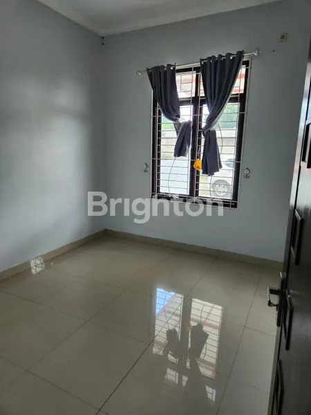 image RUMAH 2 LANTAI 4 KT DEKAT LRT DAN STASIUN DI DEPOK (2)