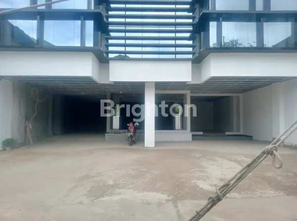 image READY 2 GEDUNG BERDAMPINGAN DI UTAN KAYU (2)