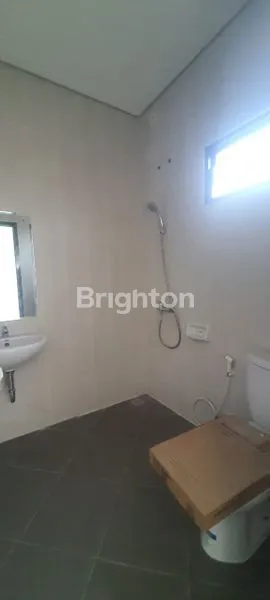 image DISEWAKAN RUMAH CANTIK 2 LANTAI (7)