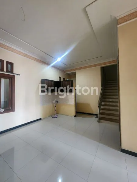 image RUMAH MINIMALIS 2 LANTAI DI PERUMAHAN PURI SURYA JAYA CLUSTER TAMAN PARIS SIDOARJO (5)