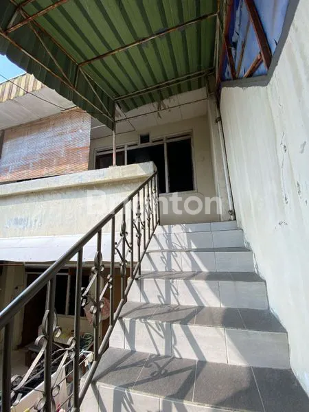 image RUMAH 1.5 LANTAI TERAWAT BANYAK BONUSNYA, SUKOMANUNGGAL JAYA, LEBAR 9, SURABAYA BARAT (8)