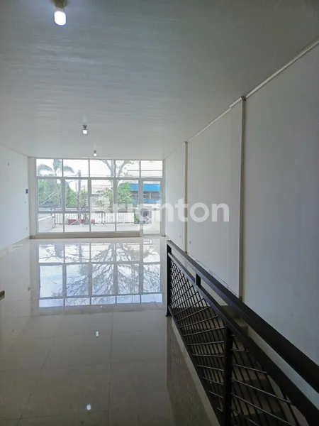 image DISEWAKAN RUKO BARU 2 LANTAI STRATEGIS DI RADEN FATAH CILEDUG TANGERANG (7)