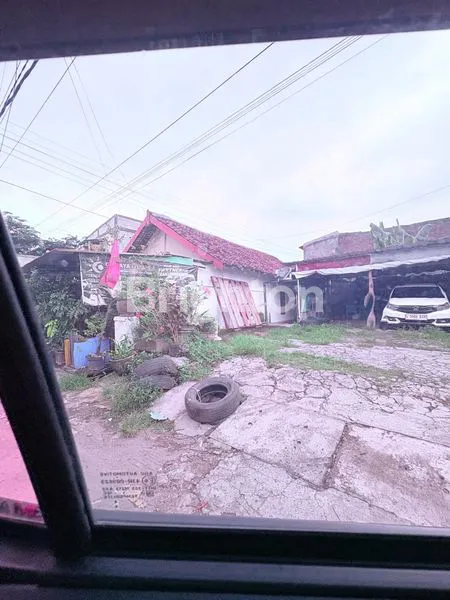 image RUMAH STRATEGIS DI BRATANG, TANAH LUAS 163M² UNTUK USAHA (2)