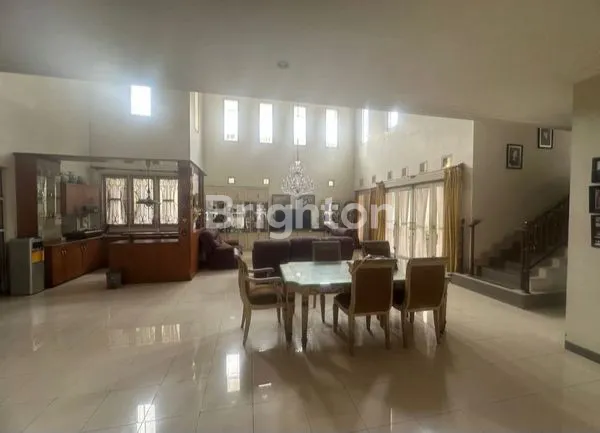 image RUMAH MEGAH NUANSA KLASIK DI TAMAN YASMIN  (3)