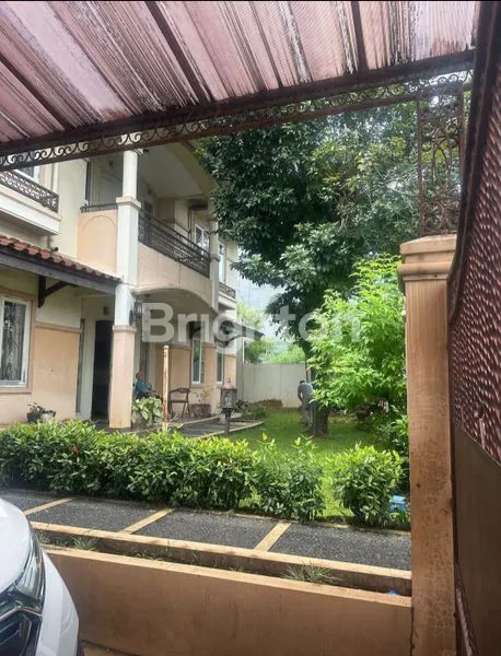 image RUMAH MEGAH NUANSA KLASIK DI TAMAN YASMIN  (2)