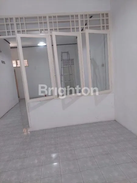 image RUMAH SIAP HUNI 4 KT DI JL IR SUTAMI KEDIRI (3)