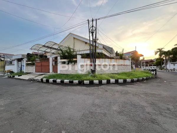 image RUMAH HOOK 2 LANTAI, LEBAR 15, SUKOMANUNGGAL JAYA, SURABAYA BARAT (1)