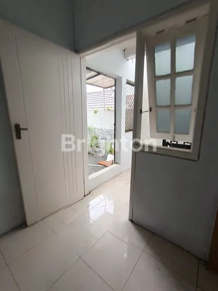 image RUMAH SIAP HUNI PURIMAS CLUSTER LEGIAN PARADISE GUNUNGANYAR MERR RUNGKUT  (8)