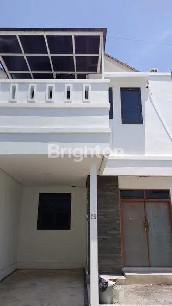 image RUMAH TOWN HOUSE ONE GATE SYSTEM 3 KAMAR TIDUR  LINGKUNGAN NYAMAN DAN TENANG DI TAMAN GRIYA JIMBARAN  (8)