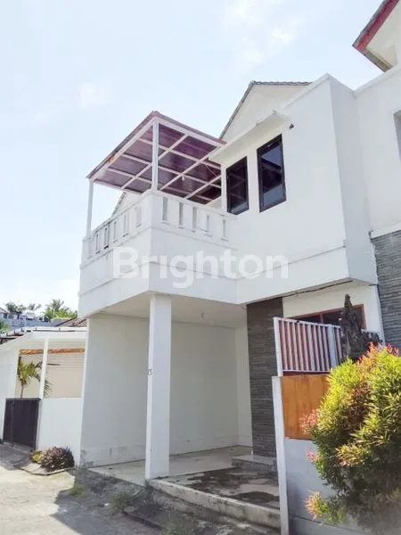 image RUMAH TOWN HOUSE ONE GATE SYSTEM 3 KAMAR TIDUR  LINGKUNGAN NYAMAN DAN TENANG DI TAMAN GRIYA JIMBARAN  (1)