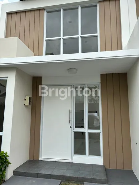 image RUMAH RAPI DENGAN CEILING TINGGI DI PARAMOUNT PETALS TANGERANG (1)