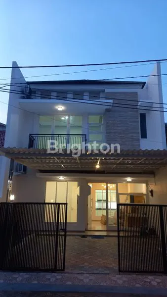 image RUMAH 2 LANTAI BARU GRESS LOKASI STRATEGIS DEKAT PARK SHANGHAI PAKUWON CITY MALL GALAXY MALL MULYOSARI ITS KENJERAN (1)