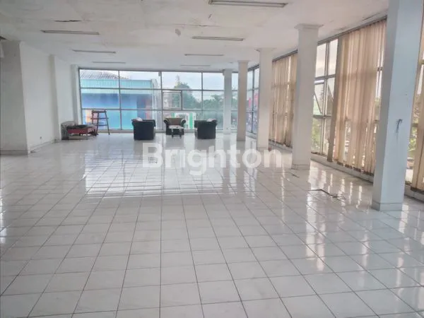 image BENGKEL AKTIF 3 LANTAI DENGAN LOKASI SANGAT STRATEGIS DI PINGGIR JALAN RAYA SOEKARNO HATTA BANDUNG. SANGAT COCOK SEBAGAI INVESTASI BISNIS (2)