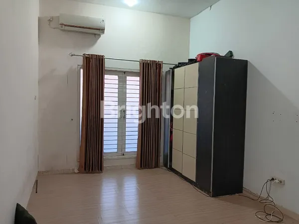 image PANTAI MENTARI 2LT BAGUS SIAP HUNI SEMI FURNISH HADAP SELATAN FAVORIT (3)