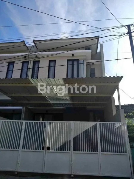 image RUMAH RUNGKUT SIAP HUNI TERAWAT STRATEGIS DEKAT UPN (1)