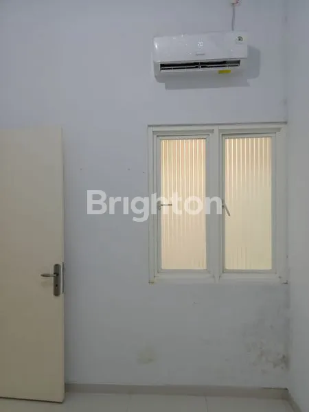 image RUMAH ONE GATE ADA KANOPI DAN AC WONOREJO (6)