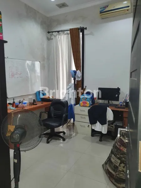 image RUMAH RUNGKUT SIAP HUNI TERAWAT STRATEGIS DEKAT UPN (4)