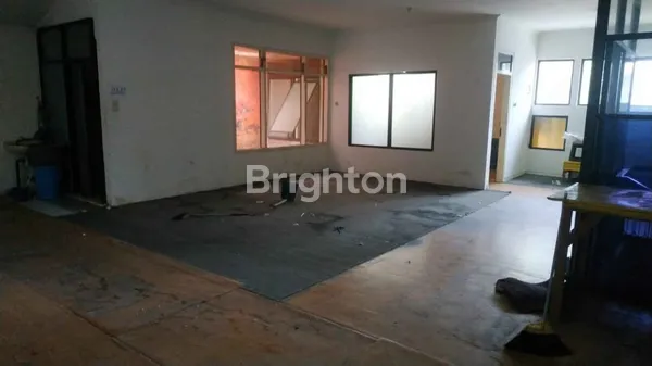 image RUMAH USAHA BARATAJAYA SIAP PAKAI STRATEGIS DEKAT NGAGEL, NGINDEN (3)