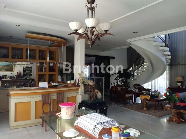 image RUMAH SULTAN DI JANTUNG SURABAYA TIMUR – KERTAJAYA INDAH (5)