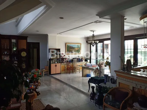 image RUMAH SULTAN DI JANTUNG SURABAYA TIMUR – KERTAJAYA INDAH (6)