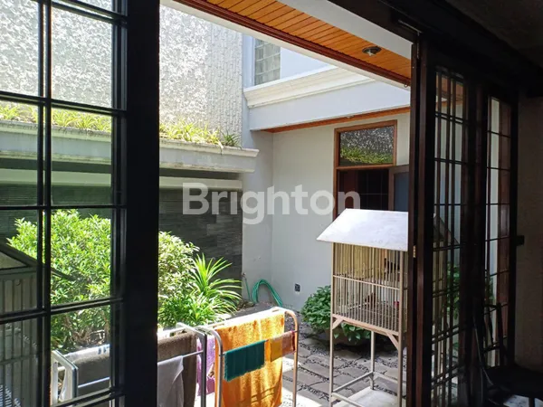 image RUMAH SULTAN DI JANTUNG SURABAYA TIMUR – KERTAJAYA INDAH (7)