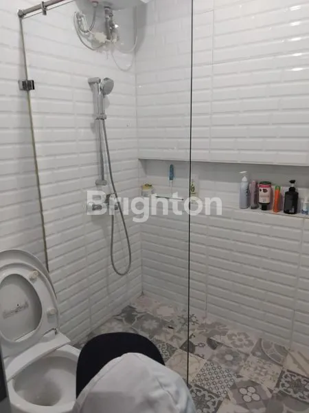 image DIJUAL RUMAH BESAR & MEWAH DI TAMAN SURYA – JAKARTA BARAT SHM | PARKIR 4 MOBIL (5)