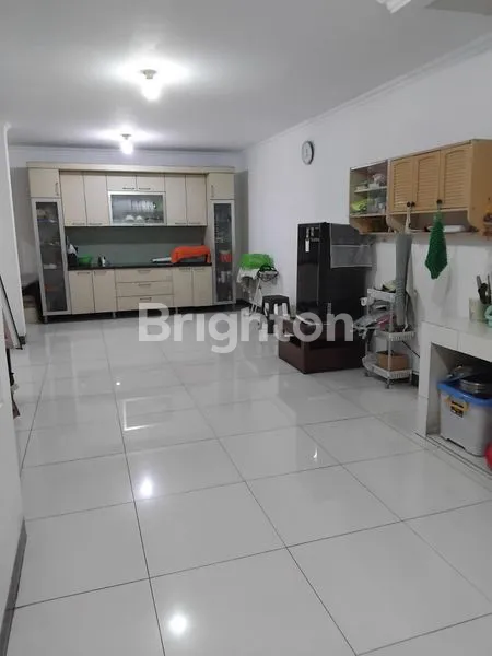 image DIJUAL RUMAH BESAR & MEWAH DI TAMAN SURYA – JAKARTA BARAT SHM | PARKIR 4 MOBIL (3)