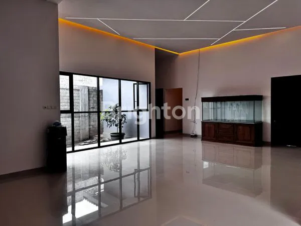 image RUMAH TOKO LOKASI STRATEGIS DEKAT PASAR BANDUNG (8)