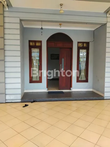 image DIJUAL RUMAH BESAR & MEWAH DI TAMAN SURYA – JAKARTA BARAT SHM | PARKIR 4 MOBIL (1)