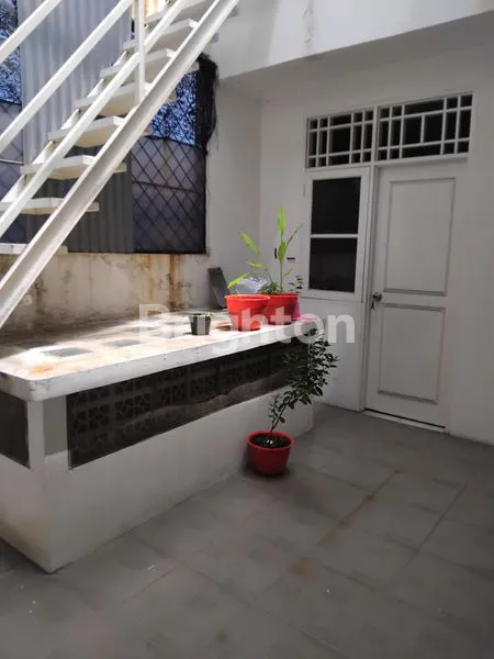 image DIJUAL RUMAH BESAR & MEWAH DI TAMAN SURYA – JAKARTA BARAT SHM | PARKIR 4 MOBIL (8)