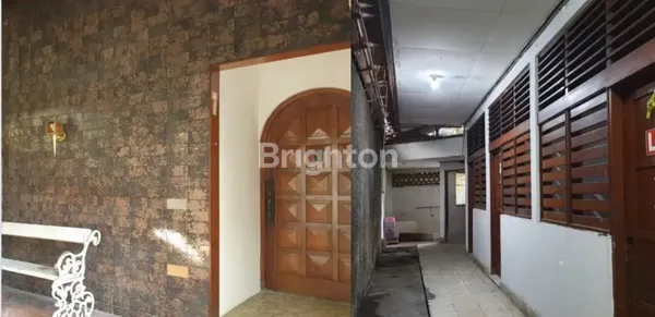 image RUMAH KLASIK DI JEMURSARI, TERAWAT, JARANG ADA, LOKASI SANGAT STRATEGIS (7)