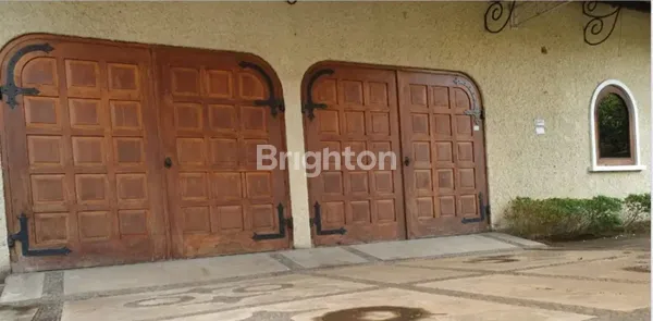 image RUMAH KLASIK DI JEMURSARI, TERAWAT, JARANG ADA, LOKASI SANGAT STRATEGIS (8)