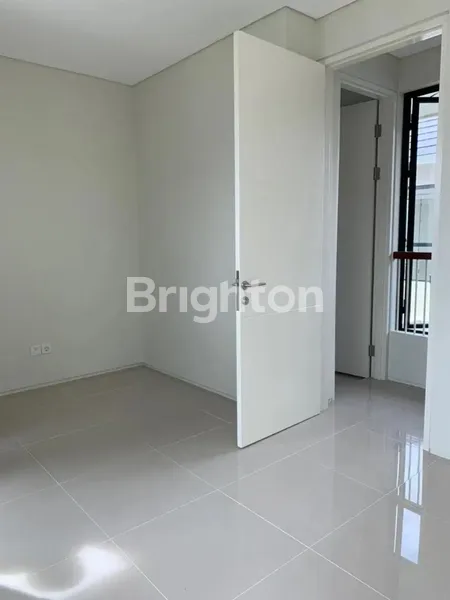 image RUMAH BARU GRESS CITRALAND, 2 LANTAI, HADAP FAVORIT, SIAP HUNI (5)