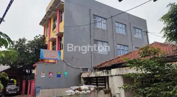 image RUMAH 3 LT SIAP PAKAI DI IMAM BONJOL KARAWACI TANGERANG (2)
