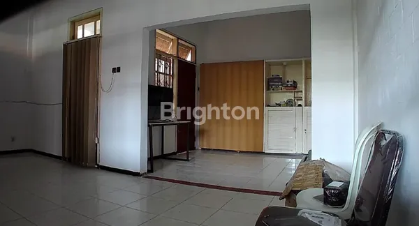 image RUMAH KOS 2 LANTAI SIAP HUNI DI DUKUH KUPANG TIMUR DEKAT CIPUTRA WOLD DAN PUSAT KOTA (3)