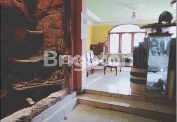 image RUMAH BESAR 2 LANTAI LOKASI SANGAT STRATEGIS DI TENGAH KOTA MALANG  (5)