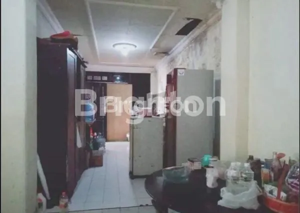 image RUMAH BESAR 2 LANTAI LOKASI SANGAT STRATEGIS DI TENGAH KOTA MALANG  (7)