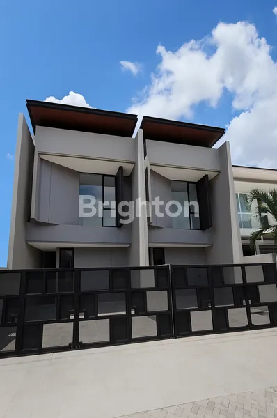 image RUMAH BARU PANDUGO, DEKAT KAMPUS UBAYA & TRANSMART ROW JALAN 12 METER (1)