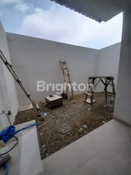 image RUMAH MEWAH BARU 2 LANTAI MURAH ADA KOLAM RENANG DI BINTARA JAYA BEKASI BARAT  (5)