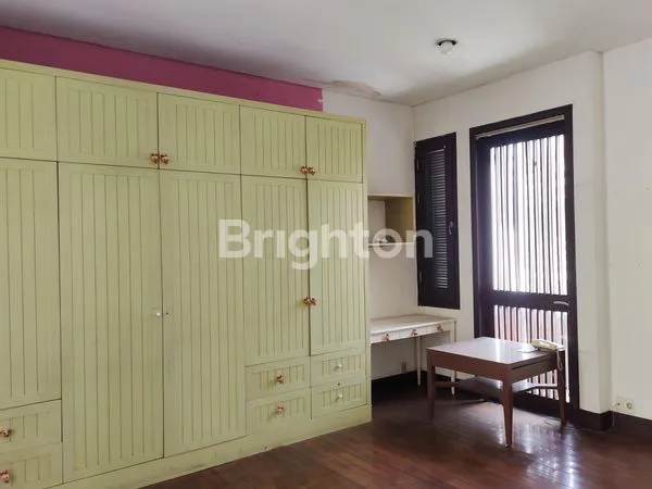 image RUMAH TINGGAL DUA LANTAI HOOK SIAP HUNI AMAN DAN NYAMAN AKSES MUDAH KEMANA MANA LOKASINYA SANGAT SANGAT STRATEGIS KELAPA GADING JAKARTA UTARA (5)