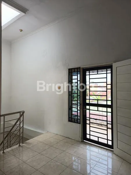 image RUMAH 2 LANTAI SIAP HUNI JALAN MENTENG PASAR MERAH (8)