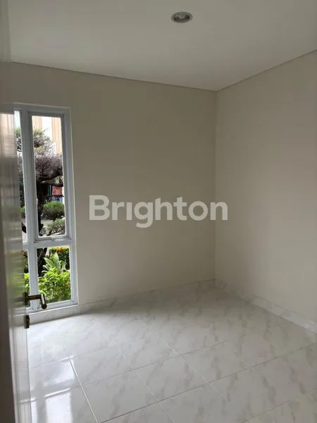 image RUMAH SIAP HUNI PARAMOUNT PETALS CURUG TANGERANG (2)