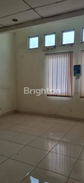 image STRATEGIS RUKO 3,5 LANTAI COCOK BUAT KANTOR (3)