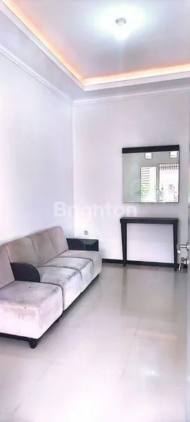 image RUMAH FULL FURNSIHED DENGAN MODEL MINIMALIS MODERN (SIAP HUNI) DEKAT RAYA MERR, KEPUTIH, MULYOSARI, WONOREJO (1)