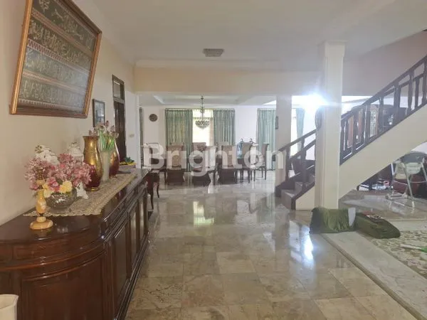 image RUMAH BESAR DAN LUAS DEKAT CIKINI – MENTENG (3)