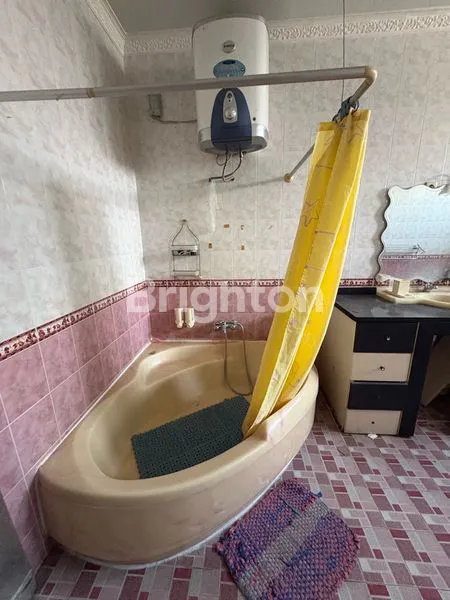 image RUMAH BESAR 3,5 LANTAI STRATEGIS SEMI FURNITUR DI TELUK GONG JAKARTA UTARA  (6)