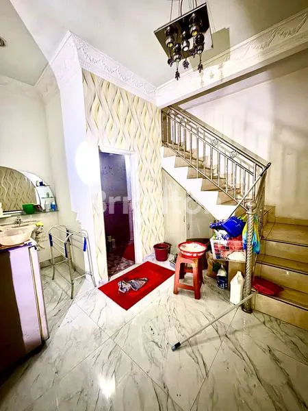 image RUMAH BESAR 3,5 LANTAI STRATEGIS SEMI FURNITUR DI TELUK GONG JAKARTA UTARA  (7)