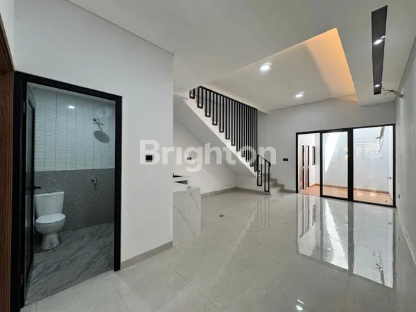 image RUMAH BARU 3.5 LANTAI DESAIN MEWAH MATERIAL PREMIUM ROW 2 MOBIL CARPORT 2 MOBIL DURI KEPA DEKAT TANJUNG DUREN DI JAKARTA BARAT (1)